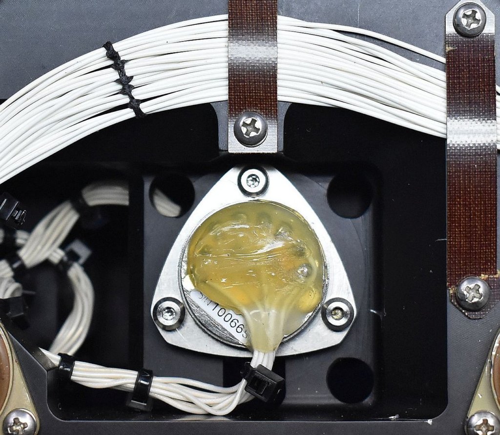 honeywellgg1320rlgbasedinertialplatformsideinterior.jpg