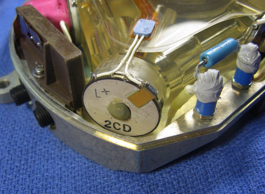 gg1342mirrorpzt_assembly2_closeup1.jpg