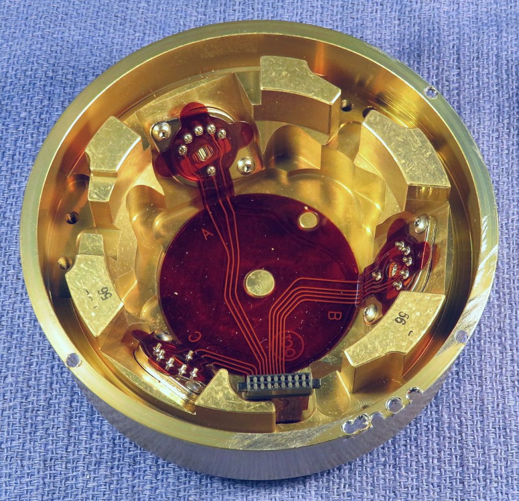 hg1700imu_bottom_interior_revealing_triple_accelerometers1.jpg
