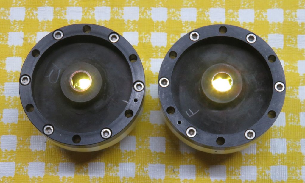 pe5200mirror_mounts_inside1.jpg