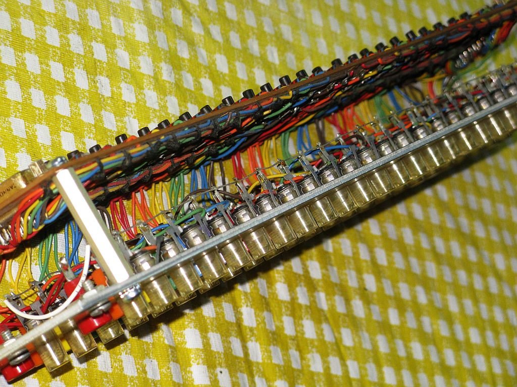 drexeld17bdualregisterdisplaylampsandwiring.jpg