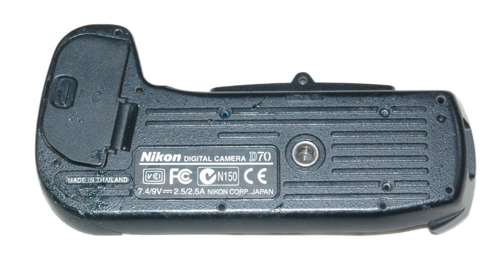 d70bottom_cover_outside.jpg